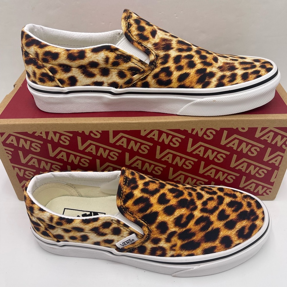 Vans WMNS Slip-On Shoes Classic
(Leopard print) Black/True white
VN0A5AO8316 - Picture 3 of 16